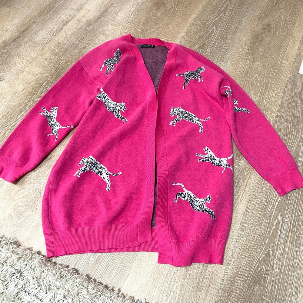 EMERY ROSE hot pink snow leopard animal print cardigan sweater size Medium NWOT - Picture 2 of 6